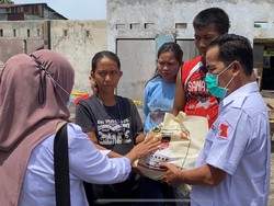 Andre Rosiade Bantu Korban Kebakaran di Lapai Padang