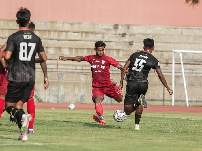 Pemain sayap Persis Solo, Irfan Jauhari, masih dalam masa pemulihan cedera. Dia absen saat Laskar Samber Nyawa melawan Persijap Jepara?