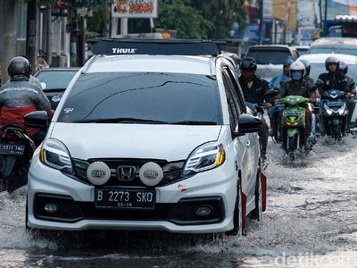 Jalanan Cirendeu Tergenang, Lalin Tersendat
