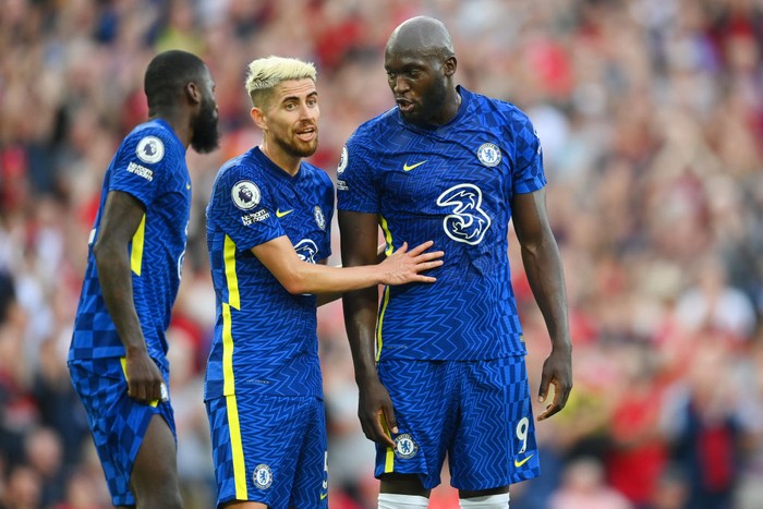LIVERPOOL, ENGLAND - AUGUST 28:Jorginho and Romelu Lukaku of Chelsea look on during the Premier League match between Liverpool  and  Chelsea at Anfield on August 28, 2021 in Liverpool, England. (Photo by Michael Regan/Getty Images)