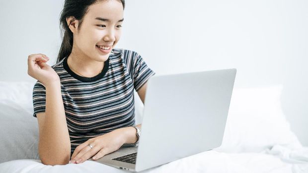 Kebiasaan Buruk Membuat Laptop Cepat Rusak/Foto: Freepik.com/Jcomp