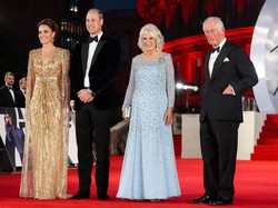 Gaya Kate Middleton-Camilla di Gala Premiere Film James Bond