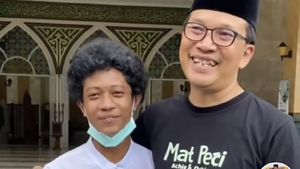 Ini Foto Anak Sultan Pemilik Masjid di Subang Viral karena Rendah Hati