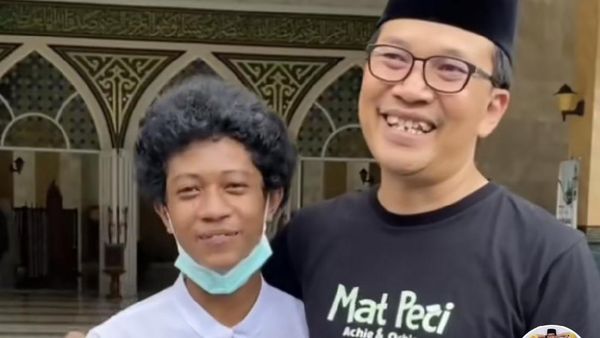 Ini Foto Anak Sultan Pemilik Masjid di Subang Viral karena Rendah Hati