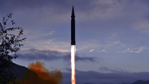 Korea Utara Sukses Uji Coba Rudal Hipersonik