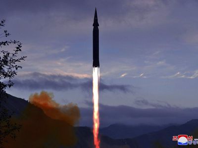 Korea Utara Sukses Uji Coba Rudal Hipersonik