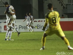 Persita menyamakan skor menjadi 1-1 di menit ke-42. Gol dicetak oleh Irsyad Maulana.