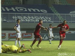 Gol pada laga ini muncul setelah berlangsung selama setengah jam. Adalah Rohit Chand yang mencatatkan namanya di papan skor setelah menyambar umpan silang dari Marco Motta. 1-0 Persija memimpin.