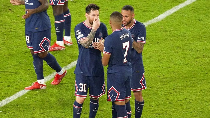 PSGs Lionel Messi, left, Kylian Mbappe, and Neymar, right, react following their win in their Champions League Group A soccer match against Manchester City at the Parc des Princes in Paris, Tuesday, Sept. 28, 2021. (AP Photo/Michel Euler)