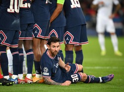 Kok Bisa-bisanya Sekelas Messi Rebahan Jaga Tendangan Bebas?