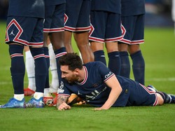 Status Messi sebagai pesepakbola yang ada di jajaran terbaik dunia bikin aksi rebahannya ramai dibicarakan. (Foto: Getty Images/Matthias Hangst)