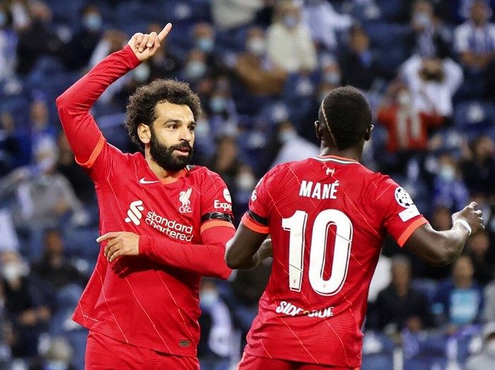 Liverpools Mohamed Salah celebrates with Sadio Mane, right, after scoring the opening goal during the Champions League group B soccer match between FC Porto and Liverpool at the Dragao stadium in Porto, Portugal, Tuesday, Sept. 28, 2021. (AP Photo/Luis Vieira)