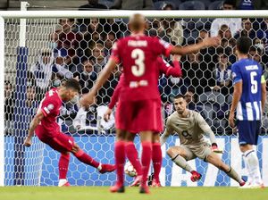 Firmino Tak Ambil Pusing Jatah Mainnya Kini Minim