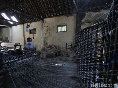 Mati-matian Sentra Tenun Lurik di Klaten saat Pandemi