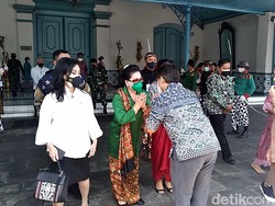 Setelah Gibran, Kini Giliran Menkes Dapat Gelar Bangsawan Keraton Solo Setelah Gibran, Kini Giliran Menkes Dapat Gelar Bangsawan Keraton Solo