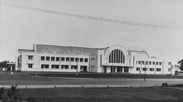 Menyusuri Stasiun Kereta Api Zaman Belanda