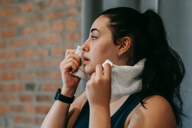 Mudah berkeringat meski ditempat sejuk? jangan sepelekan! Bisa jadi gejala sakit jantung/Foto: pexels.com/Andres Ayrton
