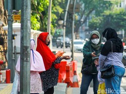 Pilu Pedagang Wortel Kebun Raya Bogor: Seharian Tanpa Pembeli