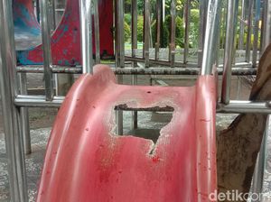 Sudah 3 Bulan, Perosotan Rusak di Depan Rumdin Gubsu Belum Diperbaiki