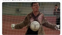 Bagaikan aksi di film kocak Shaolin Soccer, kiper Sheriff memang tampil digdaya lawan Real Madrid. (Foto: dok. Twitter)