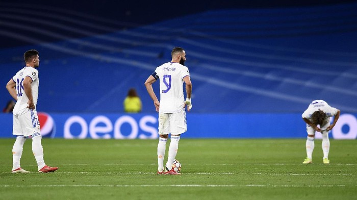 Real Madrids Karim Benzema, center, Luka Jovic, left, and Luka Modric reacts after Sheriffs Sebastien Thill scoring his sides second goal during the Champions League group D soccer match between Real Madrid and Sheriff, Tiraspol at the Bernabeu stadium in Madrid, Spain, Tuesday, Sept. 28, 2021. (AP Photo/Jose Breton)