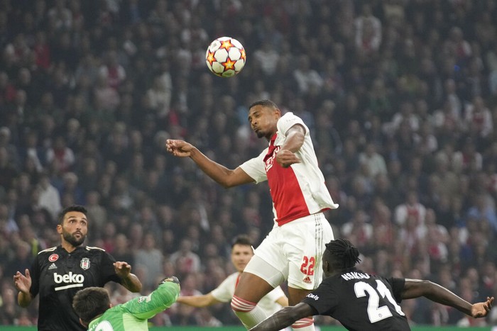 Sportings Luis Neto, right, vies for the ball with Ajaxs Sebastien Haller during a Champions League, Group C soccer match between Sporting CP and Ajax at the Alvalade stadium in Lisbon, Wednesday, Sept. 15, 2021. (AP Photo/Armando Franca)
