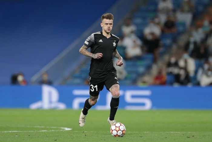MADRID, SPAIN - SEPTEMBER 28: Sebastien Thill of FC Sheriff Tiraspol controls the ball during the UEFA Champions League group D match between Real Madrid and FC Sheriff at Estadio Santiago Bernabeu on September 28, 2021 in Madrid, Spain. (Photo by Gonzalo Arroyo Moreno/Getty Images)