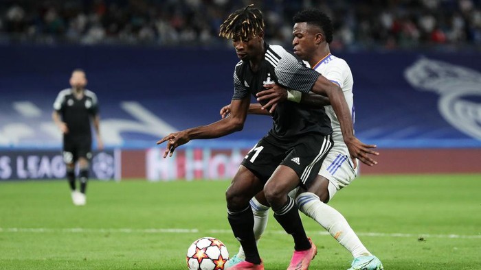 Sheriff Tiraspol Tumbangkan Real Madrid di Santiago Bernabeu Real Madrid dikejutkan oleh Sheriff Tiraspol di Liga Champions. Bermain di kandang, Los Blancos malah tumbang 1-2 dari tim asal Moldova.