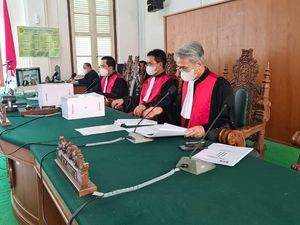 Saksi Bantah Beri Uang Rp 1 M ke Nurdin: Isinya Hanya Beras 10 Kg Saksi Bantah Beri Uang Rp 1 M ke Nurdin: Isinya Hanya Beras 10 Kg