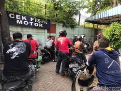 Pemutihan Denda Pajak Kendaraan Segera Berakhir, Samsat Jakarta Timur Diserbu Warga