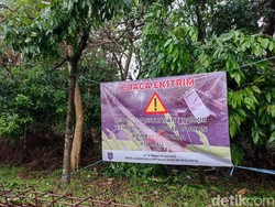 Waspada Cuaca Ekstrem, Warga Depok Diminta Tak Parkir-Jualan di Bawah Pohon