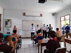 Wawalkot Tinjau Simulasi PTM di SMPN 2 Depok, Pastikan Prokes Diterapkan Ketat
