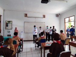 Wawalkot Tinjau Simulasi PTM di SMPN 2 Depok, Pastikan Prokes Diterapkan Ketat