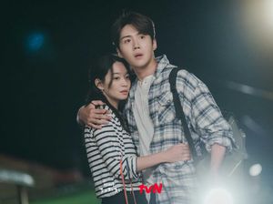 Hometown Cha Cha Cha Tuai Kritik, Aksi Heroik Kim Seon Ho Dinilai Klise Hometown Cha Cha Cha Tuai Kritik, Aksi Heroik Kim Seon Ho Dinilai Klise