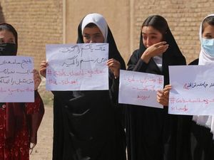 Taliban Bubarkan Demo Perempuan di Kabul dengan Tembakan