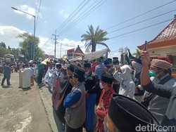 Ratusan Santri Probolinggo Gelar Aksi Damai Dukung KPK Usut Kasus Korupsi