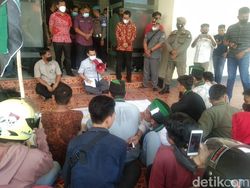 Unjuk Rasa Mahasiswa Tolak Pembangunan Videotron di Majene Sempat Ricuh