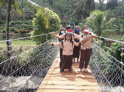Anak-anak di Tenjolaut Tak Perlu Lagi Bertaruh Nyawa Pergi ke Sekolah