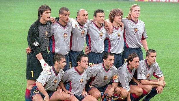 18 Oct 2000:  Barcelona team photograph taken before the UEFA Champions League match against AC Milan at the San Siro in Milan, Italy.  The match was drawn 3-3.  Mandatory Credit: Clive Brunskill /Allsport