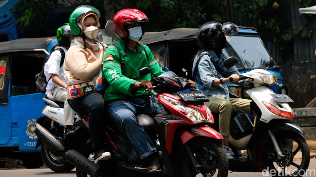 Penataan Stasiun Manggarai jadi sorotan. Pasalnya bukan bangun shelter ojol, Stasiun Manggarai justru sediakan lokasi pengendapan ojek online. Ini penampakannya