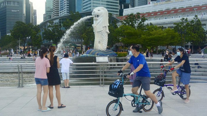 Corona Menggila, Kasus Harian COVID-19 Singapura Melampaui Indonesia Kasus harian COVID-19 di Singapura terus cetak rekor baru. Pada Rabu (29/9) kemarin problem harian COVID-19 Singapura bahkan melebihi problem harian di Indonesia.