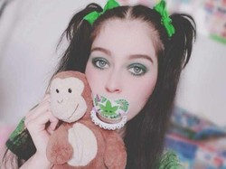 Tak Mau Jadi Dewasa, Wanita 24 Tahun Ini Pakai Atribut Bayi Sampai Ngempeng