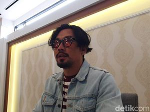 Denny Sumargo Diperiksa atas Kasus Dugaan Penggelapan Uang Denny Sumargo Diperiksa atas Kasus Dugaan Penggelapan Uang
