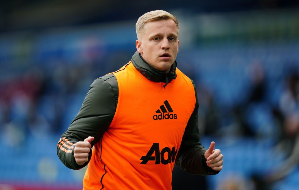 LEEDS, ENGLAND - APRIL 25: Donny van de Beek of Manchester United warms up during the Premier League match between Leeds United and Manchester United at Elland Road on April 25, 2021 in Leeds, England. Sporting stadiums around the UK remain under strict restrictions due to the Coronavirus Pandemic as Government social distancing laws prohibit fans inside venues resulting in games being played behind closed doors. (Photo by Jon Super - Pool/Getty Images)
