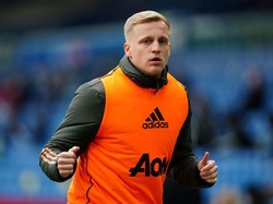 Van de Beek yang Sabar ya, tapi kok Buang Permen Karet Sembarangan?