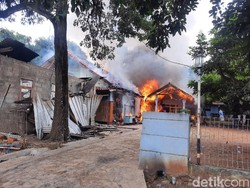 Eksekusi Lahan di Purwakarta Ricuh, Tergugat Bakar Rumahnya Sendiri