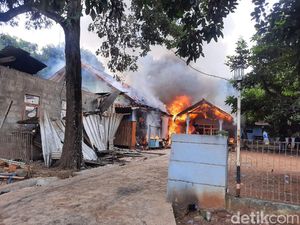 Eksekusi Lahan di Purwakarta Ricuh, Tergugat Bakar Rumahnya Sendiri Eksekusi Lahan di Purwakarta Ricuh, Tergugat Bakar Rumahnya Sendiri