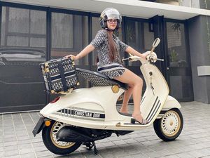 Fakta Kuliner Anggie Dyfrig, Beli Tempe Naik Vespa Dior Rp 1,35 M dan Lelang Minuman Rp 198 Juta Fakta Kuliner Anggie Dyfrig, Beli Tempe Naik Vespa Dior Rp 1,35 M dan Lelang Minuman Rp 198 Juta