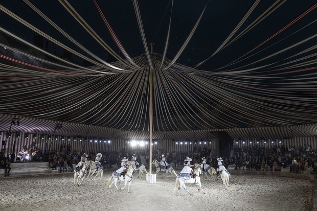 Rodeo Meksiko dalam fashion show Dior/