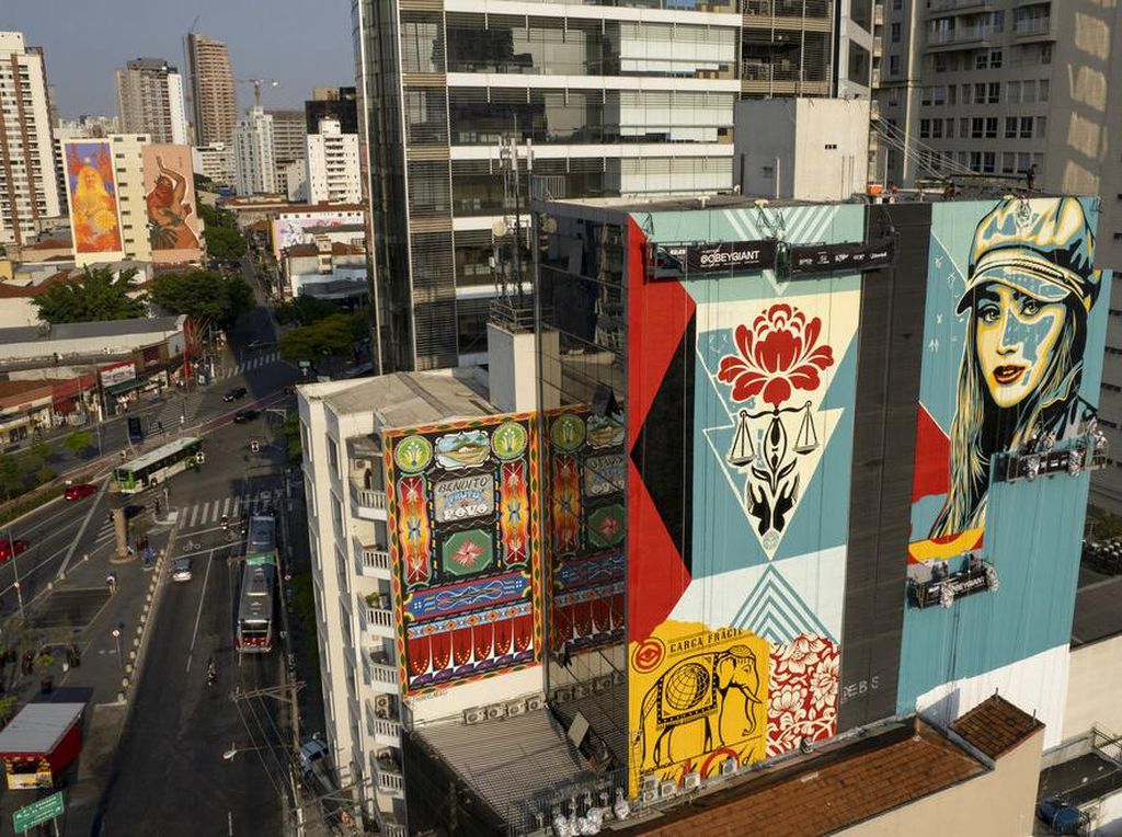 Gedung-gedung di Brasil Dipenuhi Mural Raksasa, Ada Apa?